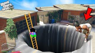 GTA 5  Franklin Found A Big Hole Outside Franklin House In GTA 5  GTA 5 Mods