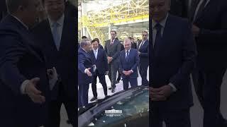 Prezident BYD Uzbekistan Factory zavodida ishlab chiqarilgan birinchi elektromobilga imzo chekdi