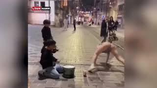 İstanbulda turist kadın sokakta müzik çalan çocukların önünde böyle twerk yaptı