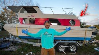 Putting A BRAND NEW INTERIOR In My HOUSEBOAT part 1 - prepping the boat