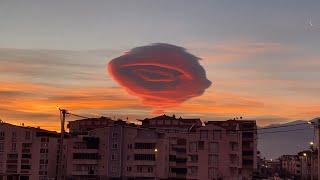 Rare Cloud Looks Like a UFO