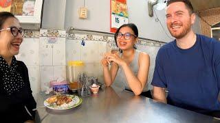 Vietnamese Mom & Daughter Have Been Eating Here For Over 20 Years