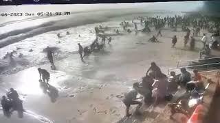 Powerful Waves Walloping Beach Goers In Ratnagiri - #gonewrong #disaster
