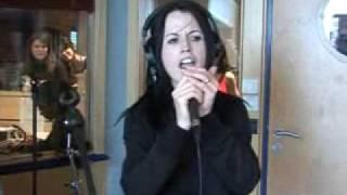 Dolores ORiordan - Go your own way Live on Europe2