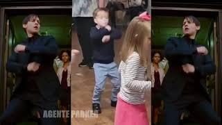 Kid dancing like Peter Parker Bully Maguire  Niño bailando como Bully Maguire