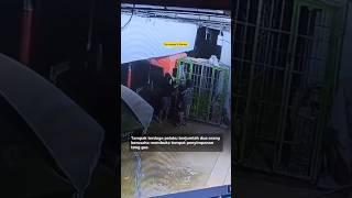 Detik-detik pencurian Tong Gas Tertangkap CCTV #viral #news #beritaterkini #beritaviral #newsupdate