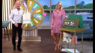 Holly Willoughby heel popping