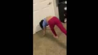 my sister does a handstand ️