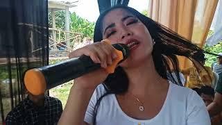 dua biduan ini rela buka baju demi saweran live show kp perahu tangerang devita ntertaiment