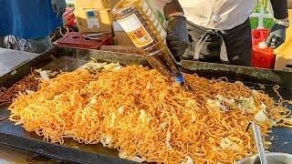 japanese street food - fried noodles yakisoba 焼きそば