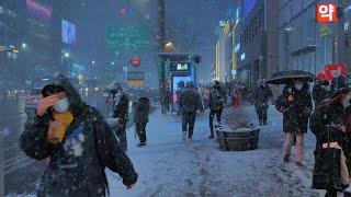 4K 2022 First heavy snow in Gangnam Seoul Walking in Blizzard - Quitting time Rush hour Korea