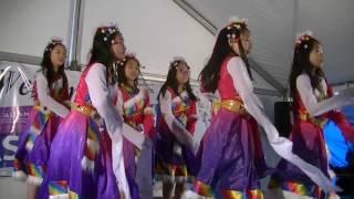 Young girls Chinese dance at Cleveland Asian Festival