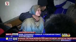 Mobil Pick Up Terguling 16 Penumpang Tewas