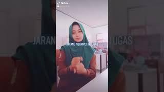 Tiktok viral guru muda yang sayang siswa siswi