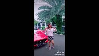 wanita cantik bikin kesal