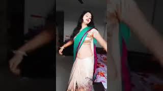 Hot belly and Navel #sareegirls #desibabhi #belly #navel #indiansaree #navelshow #071