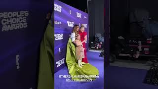 Mariska Hargitay with Kelly Clarkson at the 2022 Peoples Choice Awards. #kellyclarkson