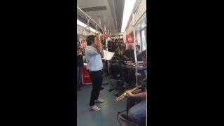 Ikk Kudi Full Song Performance by Amit Trivedi In Delhi Metro - Must Watch