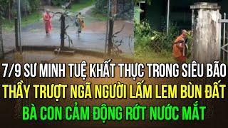 79 sư Minh Tuệ khất thực trước cơn bão lịch sử như thế nào? Thầy trượt ngã người lấm lem bùn đất