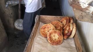 Как делают лепёшки в Таджикистане