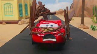 Lightning McQueen Caught Speeding Sheriff & Miss Fritter Team Up in Crazy Speedway Obstacle Course