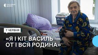 «Квартиру розбило повністю» з Торецька евакуювали 78-річну жінку з котом