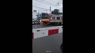 WiDe Puisi Sabar Bergiliran Suasana Perlintasan Kereta di Stasiun Pondok Ranji