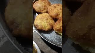 Maida kachori recipebina  bele hatho se banao kachodi.kachori breakfast.