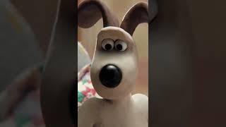 The moment Gromit realises Feathers McGraw is trouble...