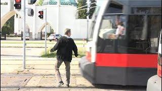 Unfall mit Straßenbahn Achtung bei der Haltestelle