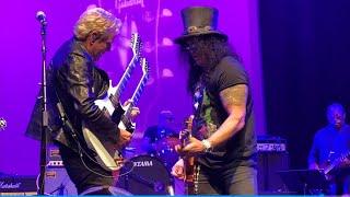 So excited to see Don Felder the original author of 《Hotel California》With Slash playing guitar