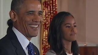 Obamas daughters unimpressed at White House turkey ...