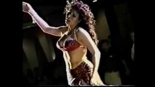 EGYPTIAN BELLYDANCER DINA HOB EIH MUSIC FROM OUM KALSOUM