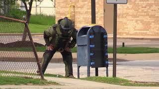 Cleveland bomb squad searches for suspicious package