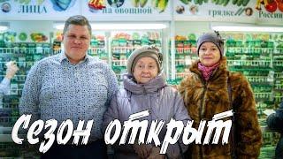 ПОДБИРАЕМ СЕМЕНА ДЛЯ НАШИХ ПОКУПАТЕЛЕЙ В ФИРМЕННОМ МАГАЗИНЕ СЕМКО СЕМЕНА ТОМАТОВ ОГУРЦОВ ПЕРЦЕВ