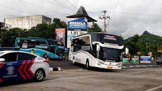 Konvoi 7 bus Agam Tungga Jaya dikawal polisi + Telolet lagu + Stroboo.