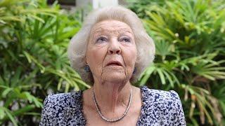 FORMER DUTCH QUEEN BEATRIX BITTEN BY HER OWN BIRD