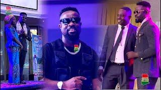 Blogger Koby Kyei breaks do as he showcases his mum & dad to dedicates his success to Sarkodie