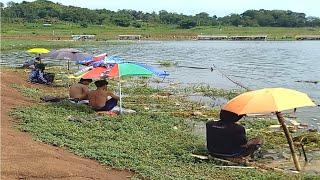 Suasana waduk jatigede pas airnya naik lagi di serbu para pemancingseru pisan 