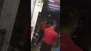 Korwil alfamart ama tukang parkir lgi gaduh.