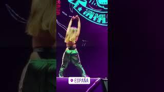 Anitta dancando funk Vai malandra