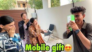 Finally Abdullah ko mobile gift kardiya  khushi se pagal hogaya