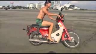 Honda C90 goes mad in Cartagena