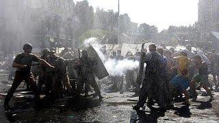 Kyiv Maidan activists clash with city workers