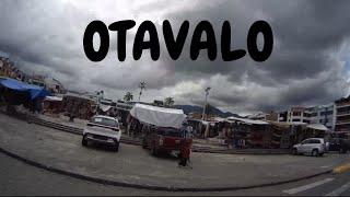 Ekvatorun en büyük turistik pazarı olan Plaza de los Ponchos Otavalo.