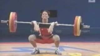 girl pees while weight lifting LOL