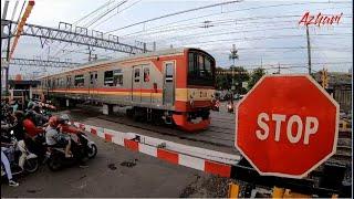 Perlintasan Kereta Api KRL Bukit Duri Manggarai  Warna Livery JR 205 SUDAH KUSAM  PJL 14