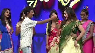 Actress lift boy in show