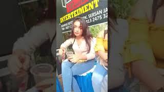 Kelakuwan biduwan dangdut orgen tunggal