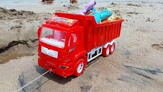 Long Sand Truck Walk Back Loading Fish On The Beach  Mainan Family